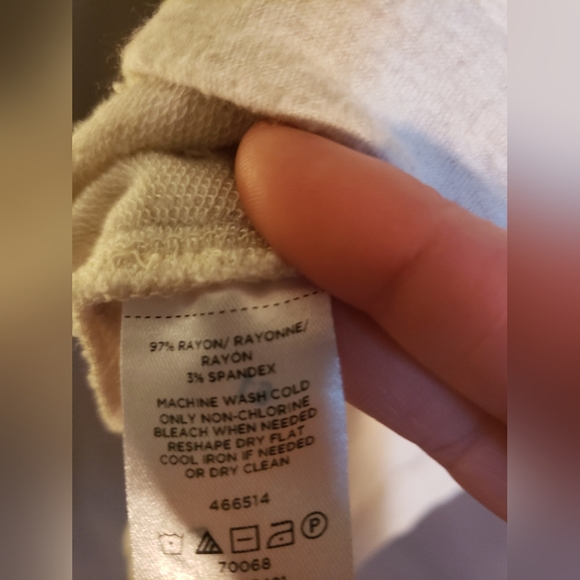 Super soft and comfy T- Shirt. Neutral grey/ beige colour.  Slightly worn. Thick - Picture 3 of 5